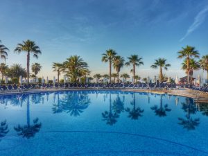 Bord de mer et détente en camping
